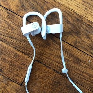 Powerbeats 3